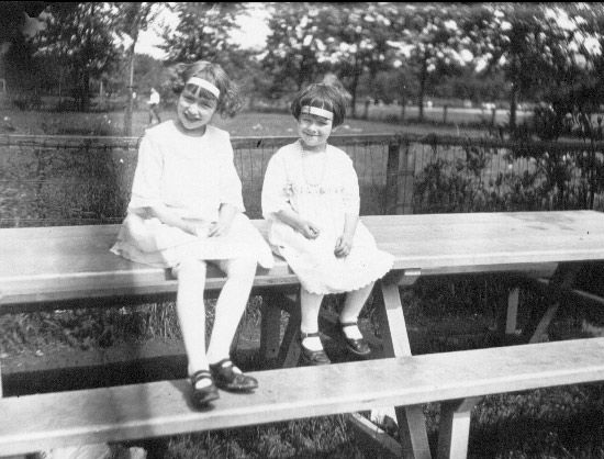 Mimi et sa sœur Fernande à gauche