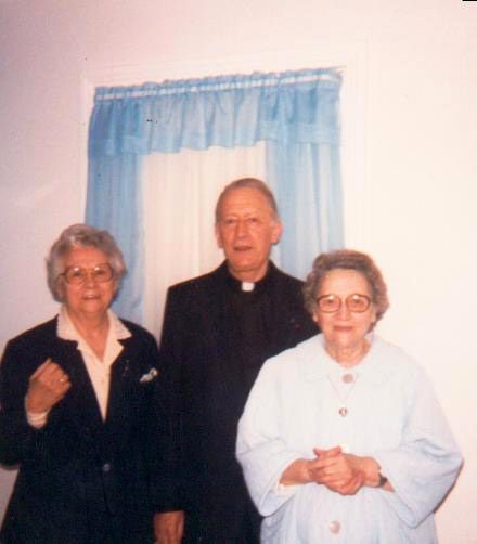 Mimi avec le Père Laurentin