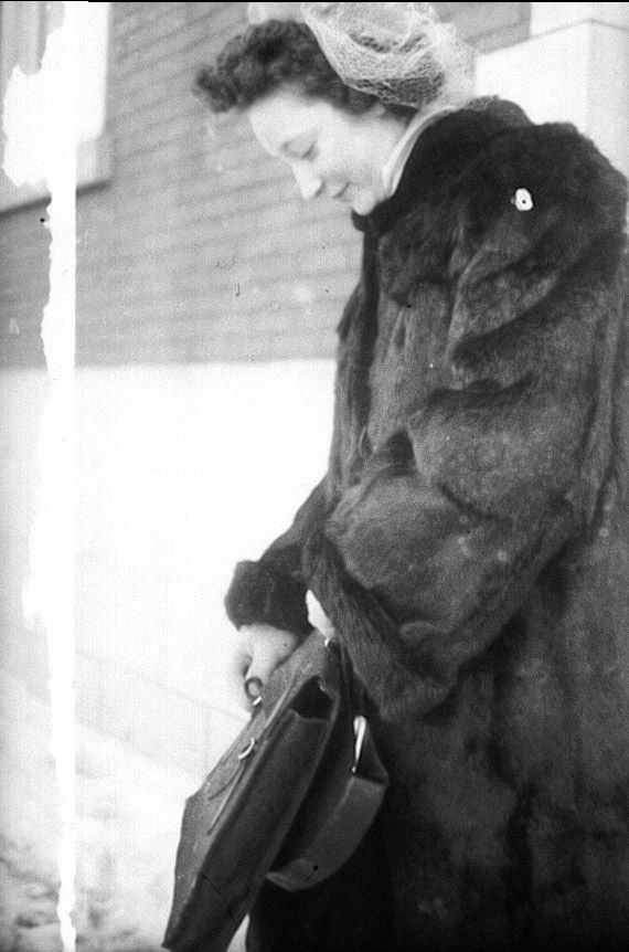 Mimi allant à son cours de piano